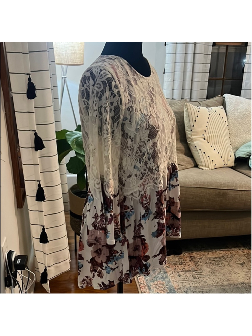 ⭐️Clearance | BKE Boutique Women's Floral Lace Blouse - Picture 6 of 9